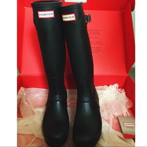 Hunter black rain boots matte